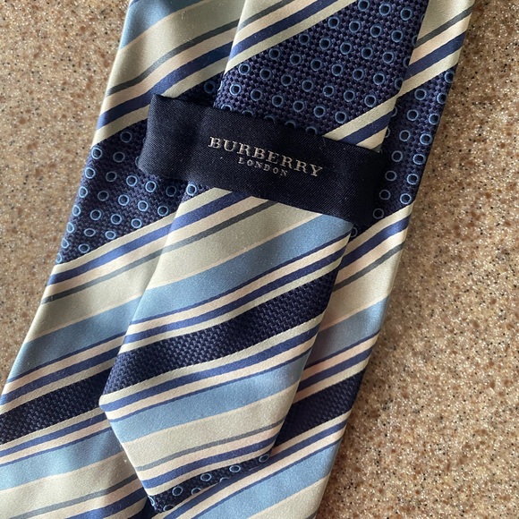 Burberry London Silk Tie - Picture 2 of 4